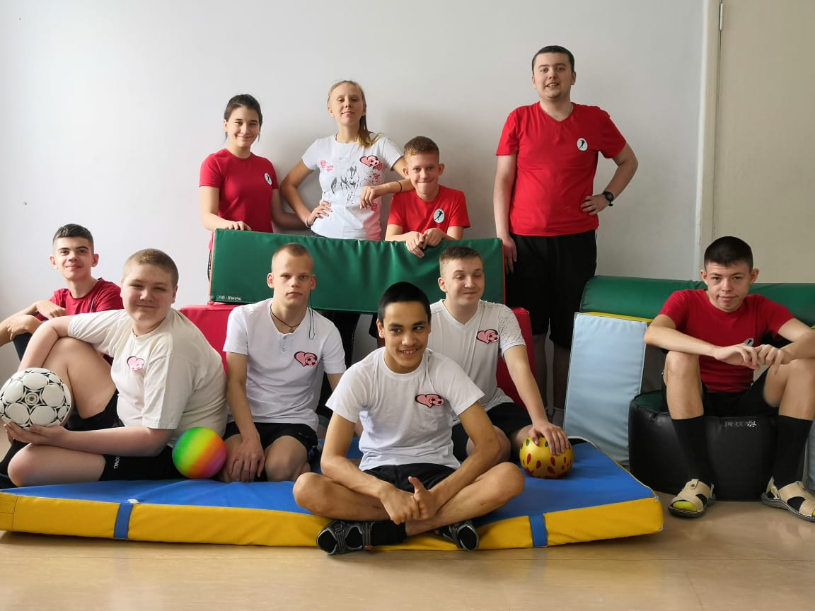 Спортивные игры с мячом "В кругу друзей"